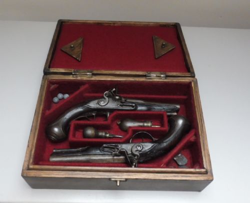 PAIR OF FRENCH FLINTLOCK PISTOLS - ADDITIONAL PHOTO 1