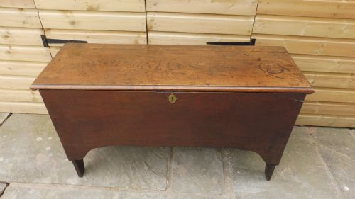 17TH CENTURY OAK SWORD CHEST - ADDITIONAL PHOTO 1