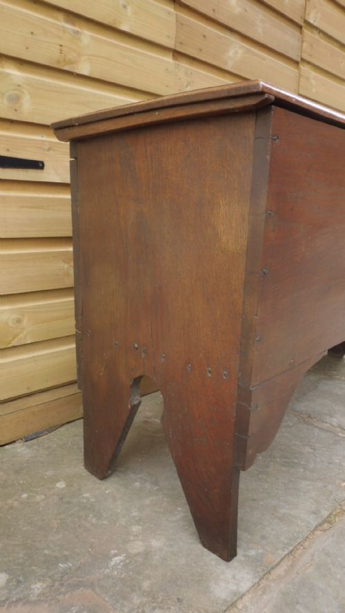 17TH CENTURY OAK SWORD CHEST - ADDITIONAL PHOTO 3