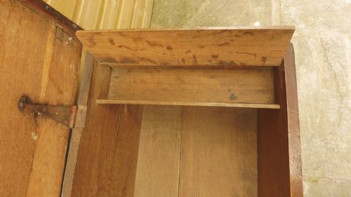 17TH CENTURY OAK SWORD CHEST - ADDITIONAL PHOTO 7