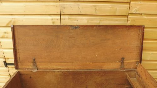 17TH CENTURY OAK SWORD CHEST - ADDITIONAL PHOTO 8