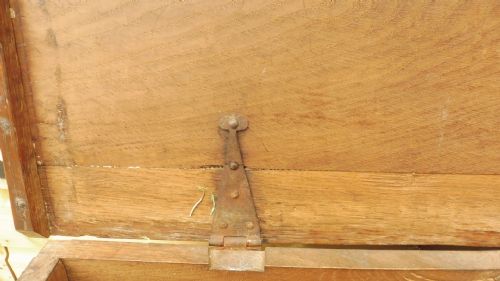 17TH CENTURY OAK SWORD CHEST - ADDITIONAL PHOTO 9