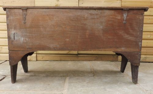 17TH CENTURY OAK SWORD CHEST - ADDITIONAL PHOTO 10