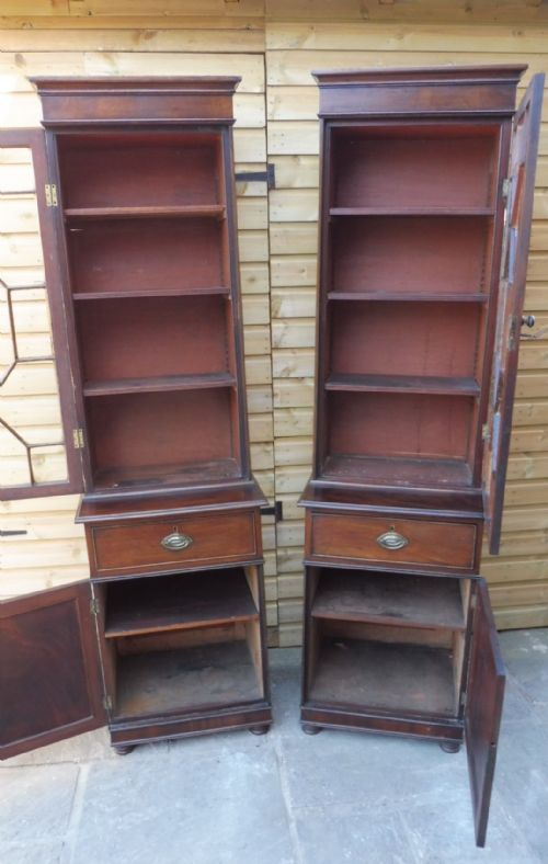 PAIR OF NARROW GEORGIAN ALCOVE BOOKCASES - ADDITIONAL PHOTO 4
