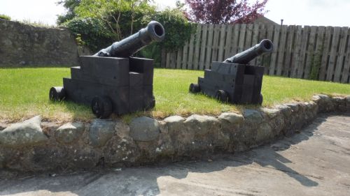 PAIR OF ANTIQUE 18TH CENTURY SHIPS CANNONS - ADDITIONAL PHOTO 1