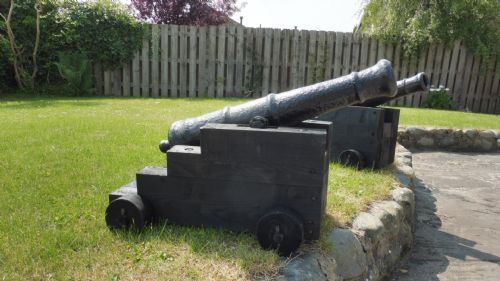 PAIR OF ANTIQUE 18TH CENTURY SHIPS CANNONS - ADDITIONAL PHOTO 2