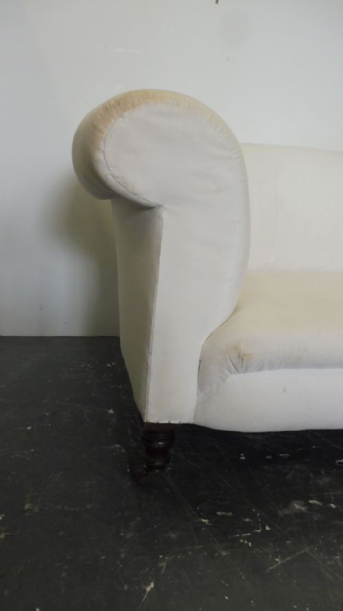 VICTORIAN CHESTERFIELD SOFA - ADDITIONAL PHOTO 3