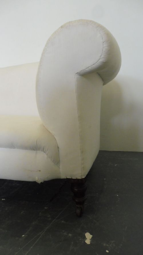 VICTORIAN CHESTERFIELD SOFA - ADDITIONAL PHOTO 4