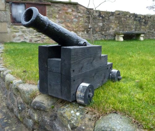 18TH CENTURY CAST IRON SHIPS CANNON - ADDITIONAL PHOTO 1