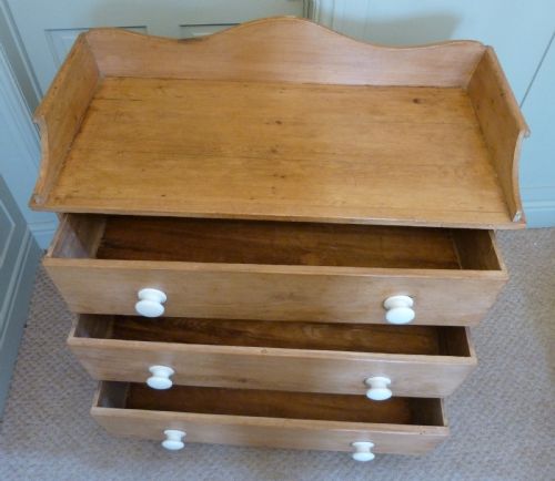 EARLY 19TH CENTURY PINE CHEST - ADDITIONAL PHOTO 3