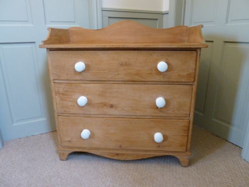 EARLY 19TH CENTURY PINE CHEST - ADDITIONAL PHOTO 7