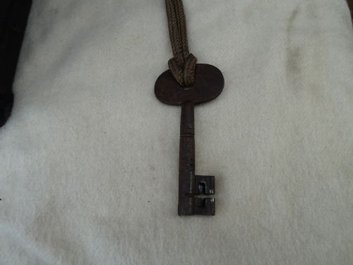 16TH17TH CENTURY ARMADA CHEST - ADDITIONAL PHOTO 4
