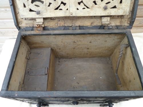 16TH17TH CENTURY ARMADA CHEST - ADDITIONAL PHOTO 7