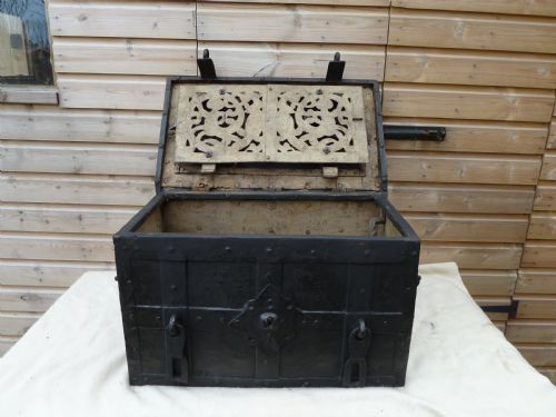 16TH17TH CENTURY ARMADA CHEST - ADDITIONAL PHOTO 10