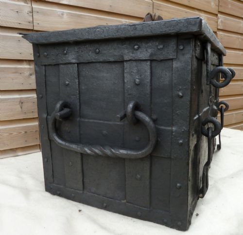 16TH17TH CENTURY ARMADA CHEST - ADDITIONAL PHOTO 11