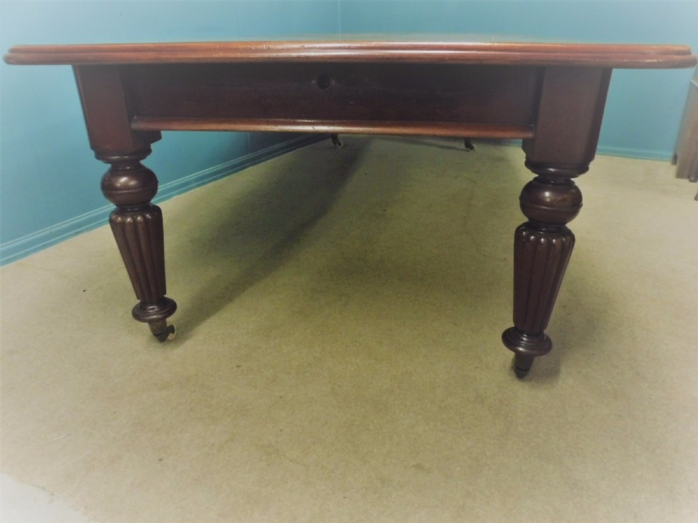 LARGE VICTORIAN MAHOGANY WIND OUT DINING TABLE SEATS 10 CIRCA 1860 View VI