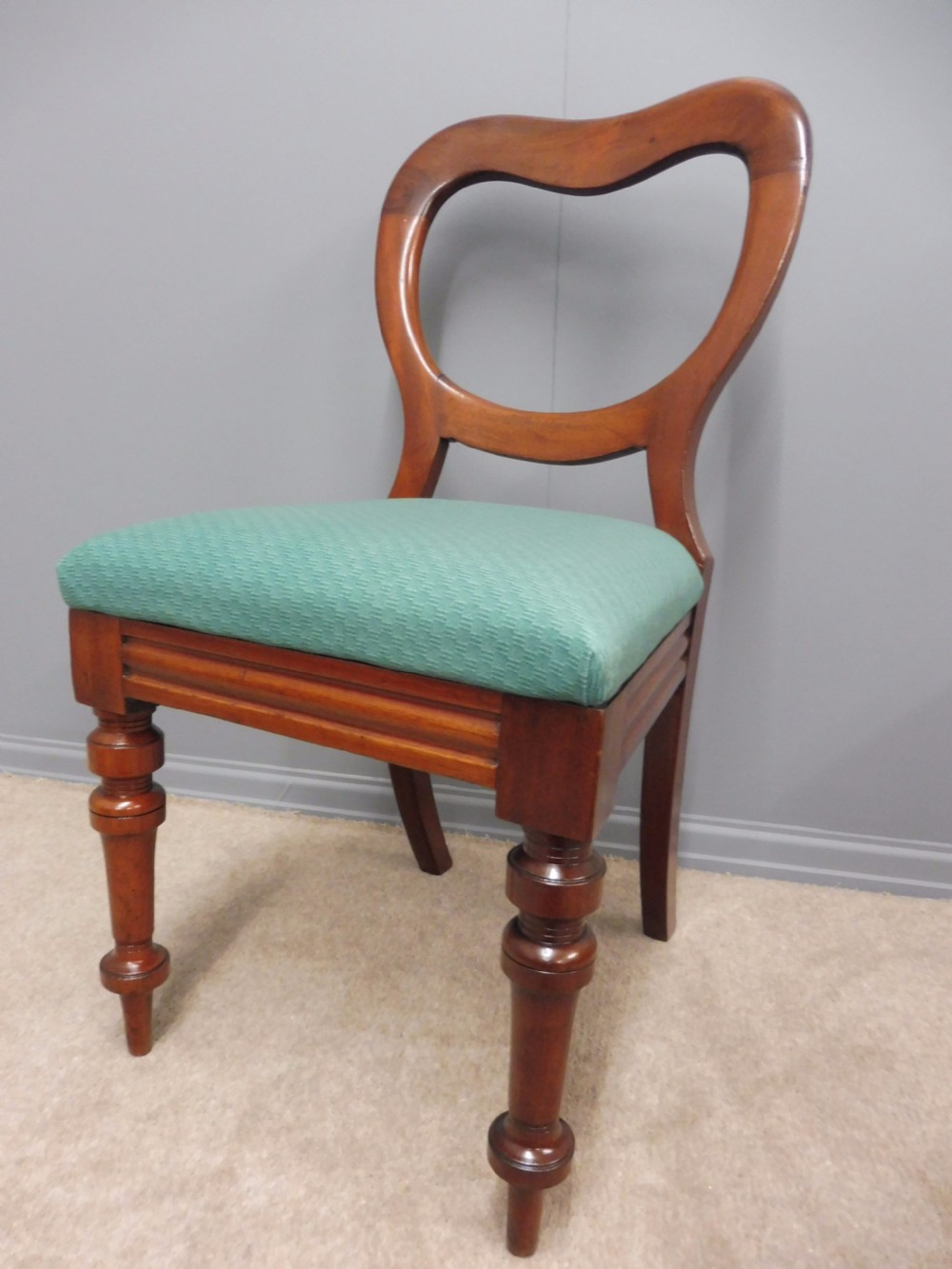 SET OF 8 HEART SHAPE VICTORIAN MAHOGANY BALLOON BACK DINING CHAIRS CIRCA 1860 View VII