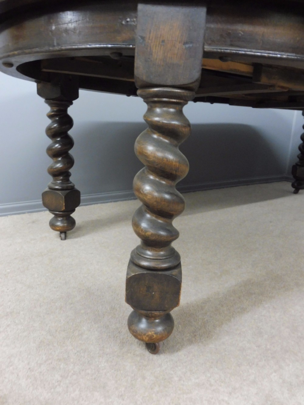 VICTORIAN OAK BARLEY TWIST LEG EXTENDING WIND OUT DINING TABLE SEATS UP TO 8 CIRCA 1890 View VII