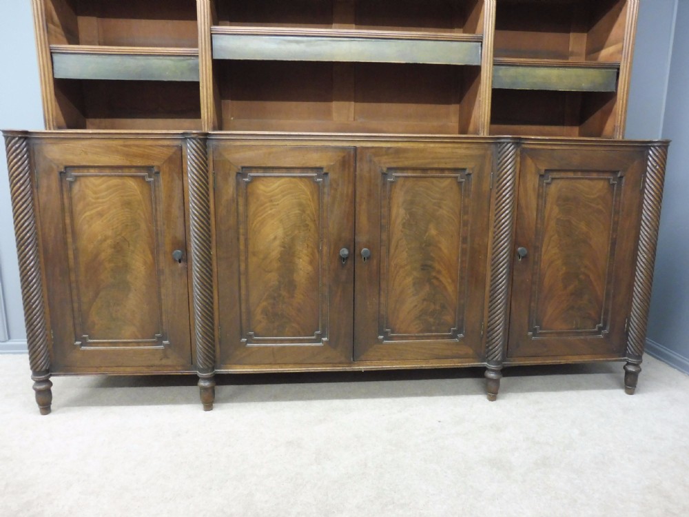 LARGE BEAUTIFUL MAHOGANY COUNTRY HOUSE LIBRARY BOOKCASE CIRCA 1810 View IV