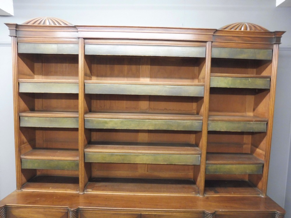 LARGE BEAUTIFUL MAHOGANY COUNTRY HOUSE LIBRARY BOOKCASE CIRCA 1810 View V