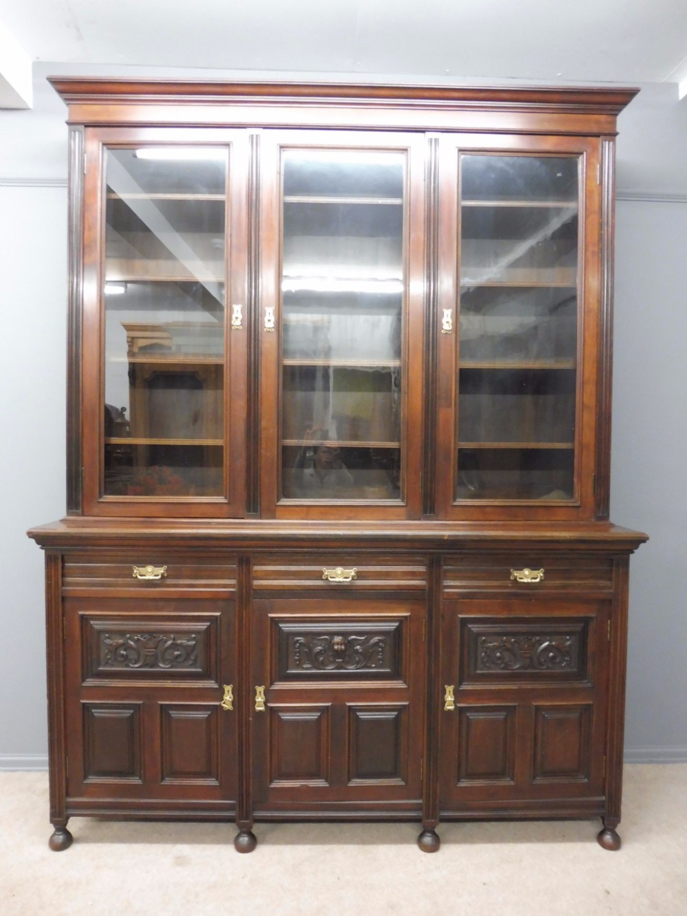 LARGE VICTORIAN WALNUT COUNTRY HOUSE LIBRARY BOOKCASE CIRCA 1880 View II