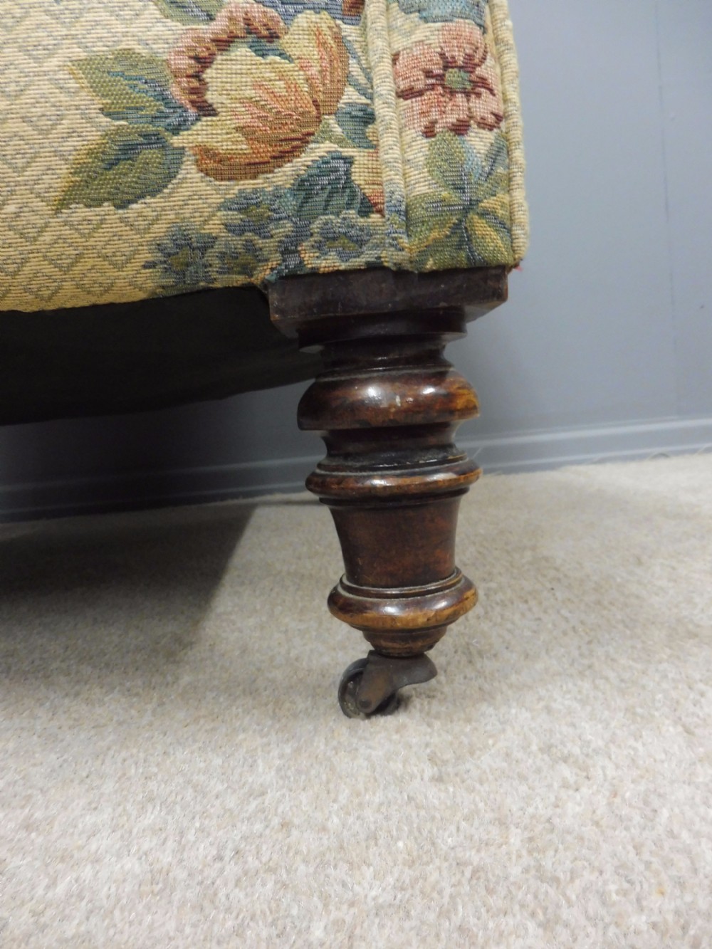 BEAUTIFUL VICTORIAN ARMCHAIR CIRCA 1880 View III