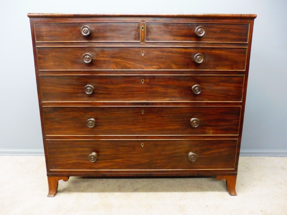 GEORGIAN MAHOGANY CHEST OF DRAWERS CIRCA 1800