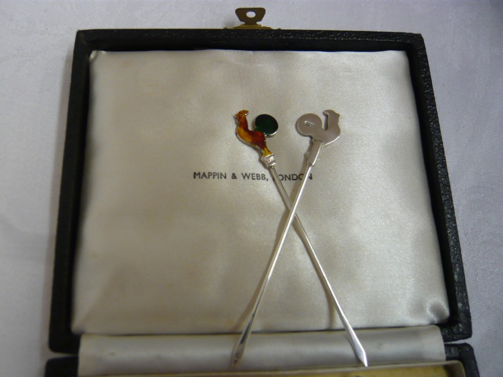 MAPPIN & WEBB SOLID SILVER COCKTAIL STICKS WITH ENAMEL COCKEREL SHAPED FINIALS CIRCA 1920 View III