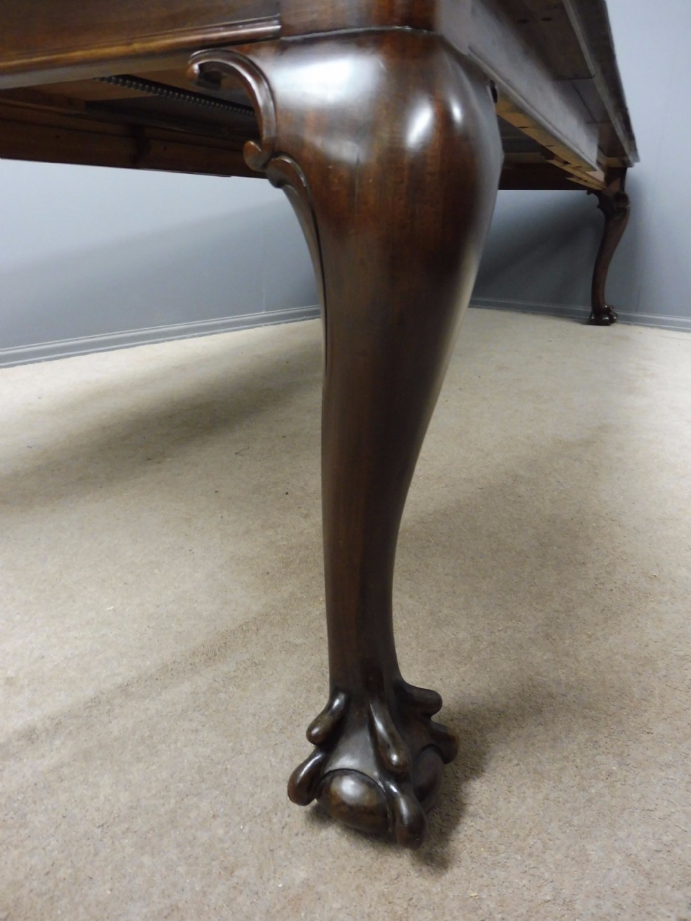 EXCELLENT LARGE VICTORIAN MAHOGANY EXTENDING WIND OUT DINING TABLE CIRCA 1890  View V