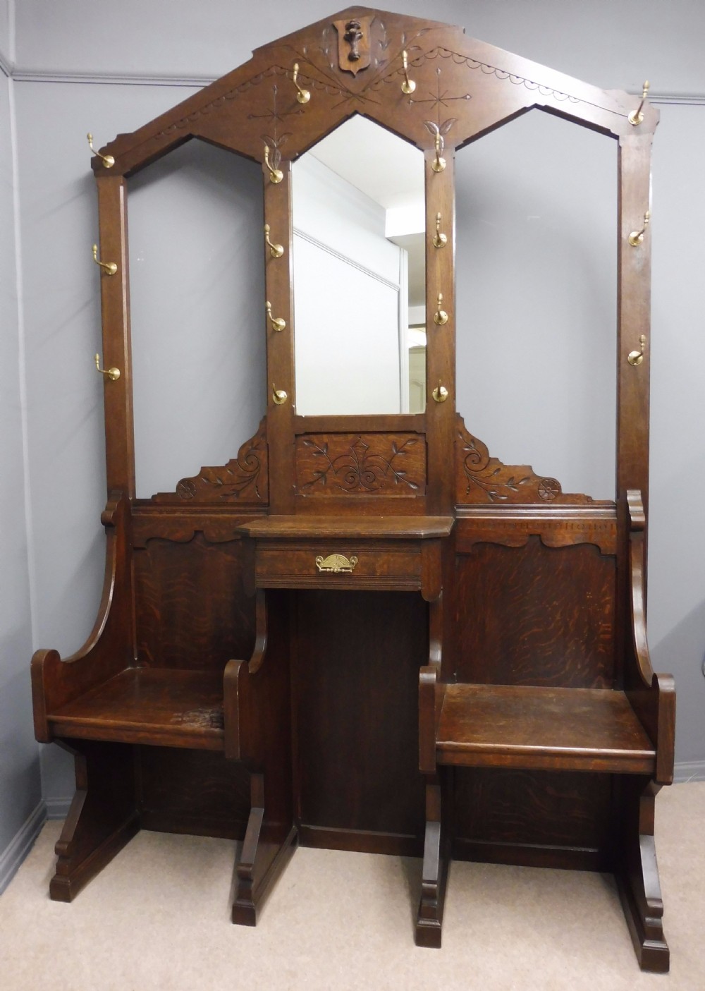 IMPRESSIVE OAK HALL STAND COUNTRY HOUSE DOUBLE SEAT CIRCA 1890 View II