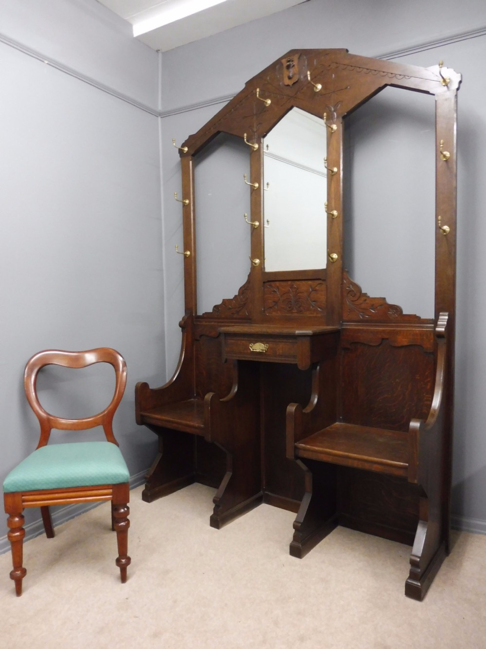 IMPRESSIVE OAK HALL STAND COUNTRY HOUSE DOUBLE SEAT CIRCA 1890 View V
