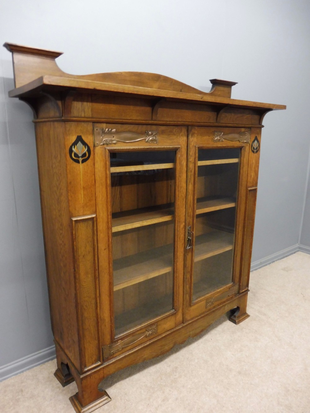 STUNNING ARTS AND CRAFTS OAK INLAID GLAZED BOOKCASE CIRCA 1900