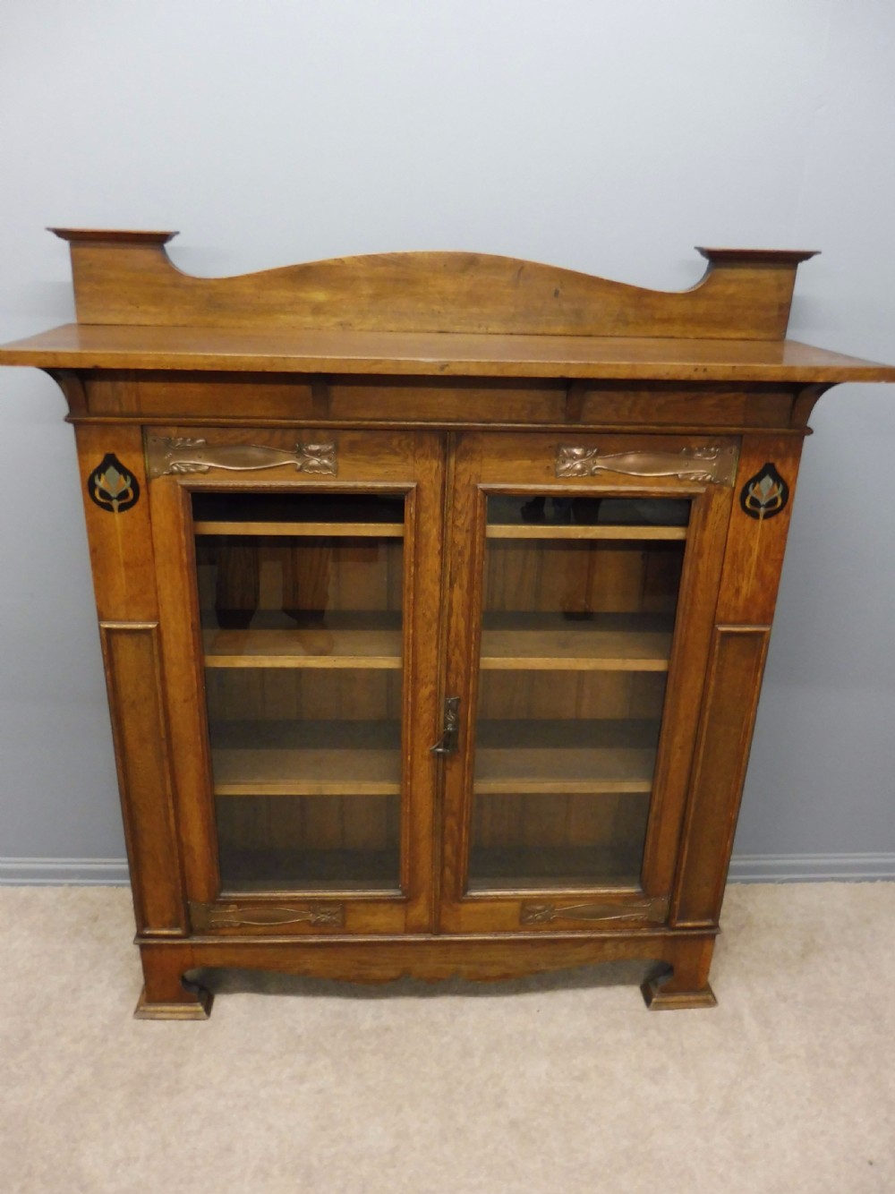 STUNNING ARTS AND CRAFTS OAK INLAID GLAZED BOOKCASE CIRCA 1900 View IV