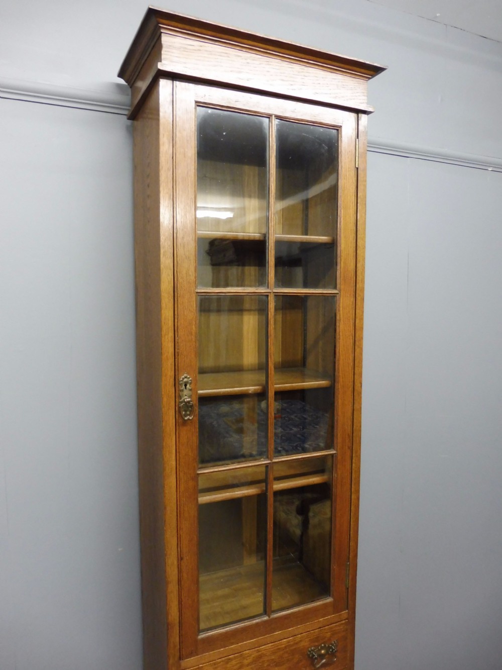 TALL SLIM OAK ARTS AND CRAFTS GLAZED BOOKCASE CIRCA 1900 View II