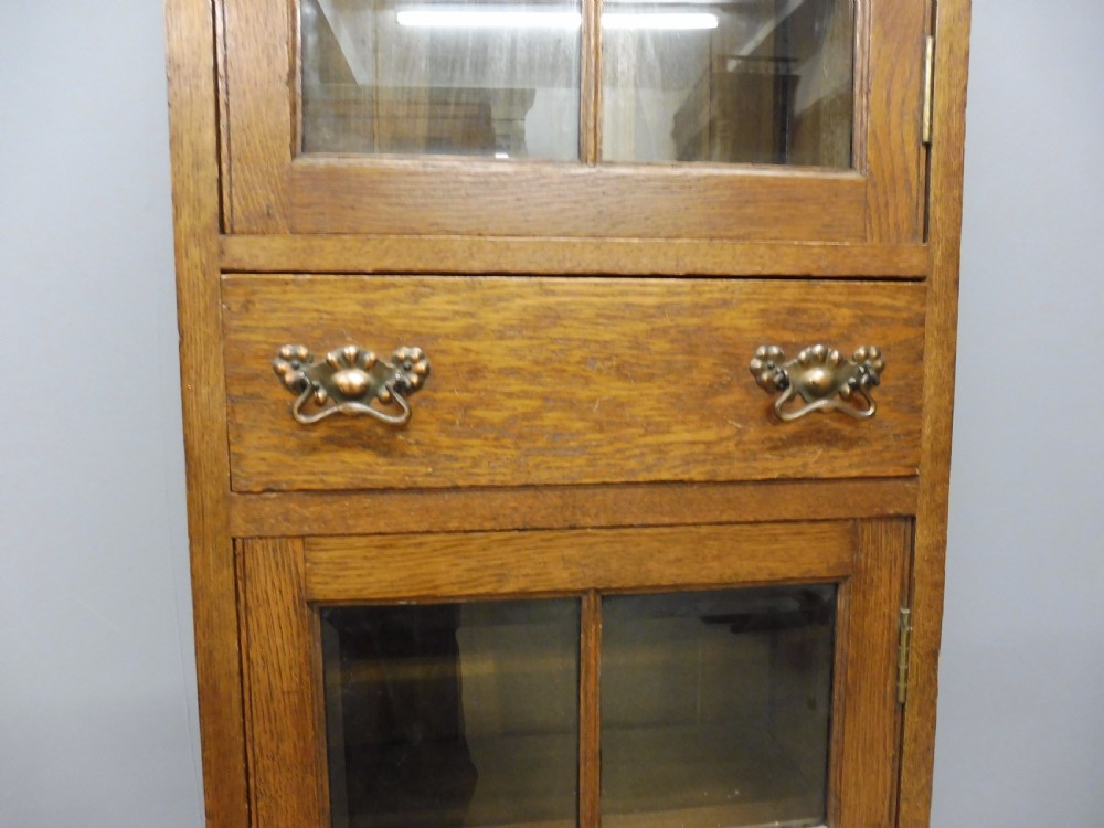 TALL SLIM OAK ARTS AND CRAFTS GLAZED BOOKCASE CIRCA 1900 View IV