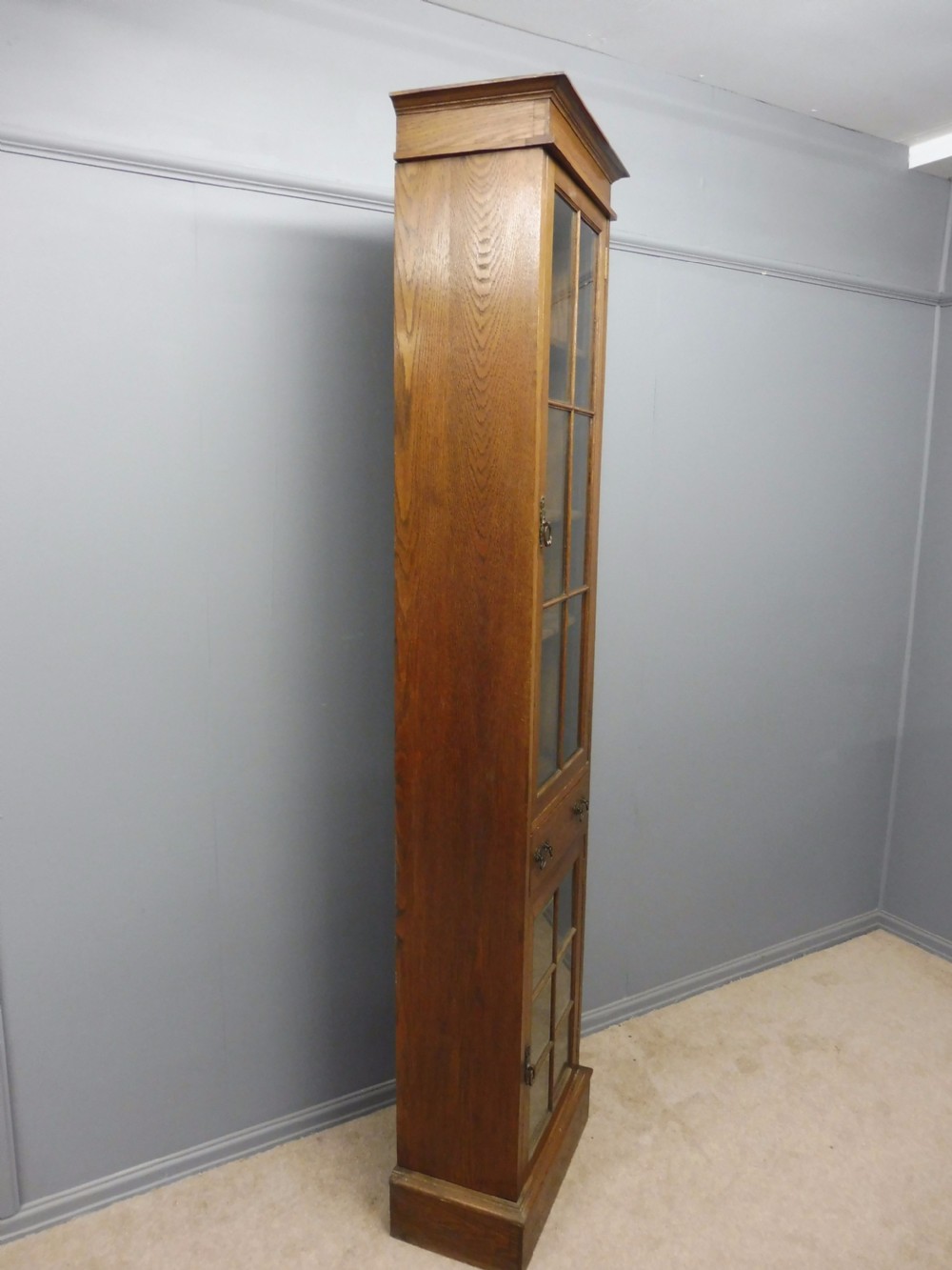 TALL SLIM OAK ARTS AND CRAFTS GLAZED BOOKCASE CIRCA 1900 View V