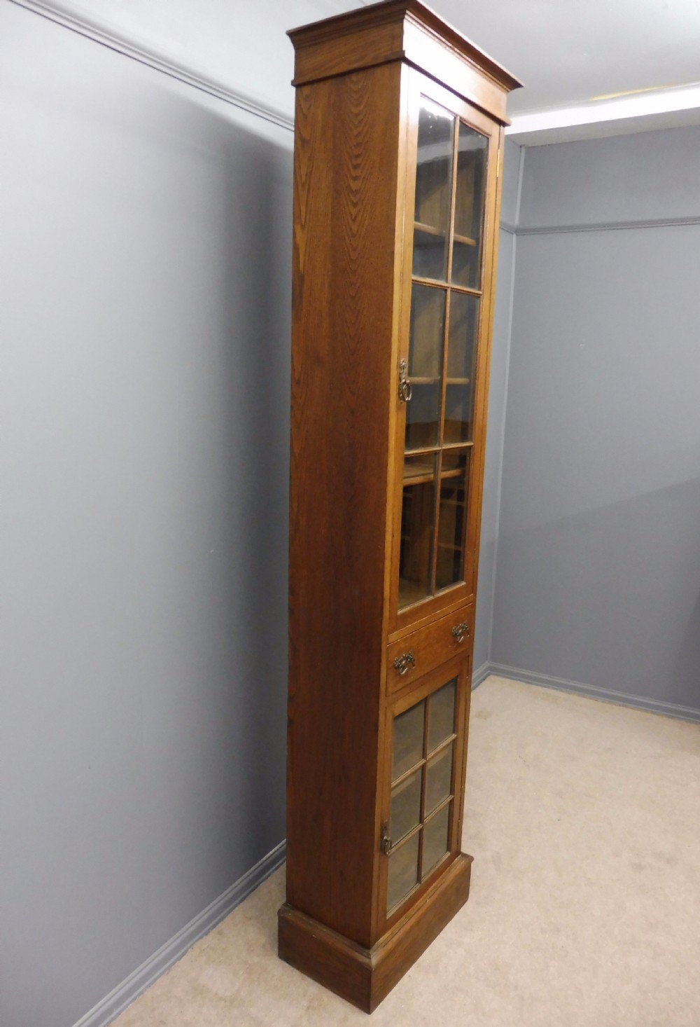 TALL SLIM OAK ARTS AND CRAFTS GLAZED BOOKCASE CIRCA 1900 View VII
