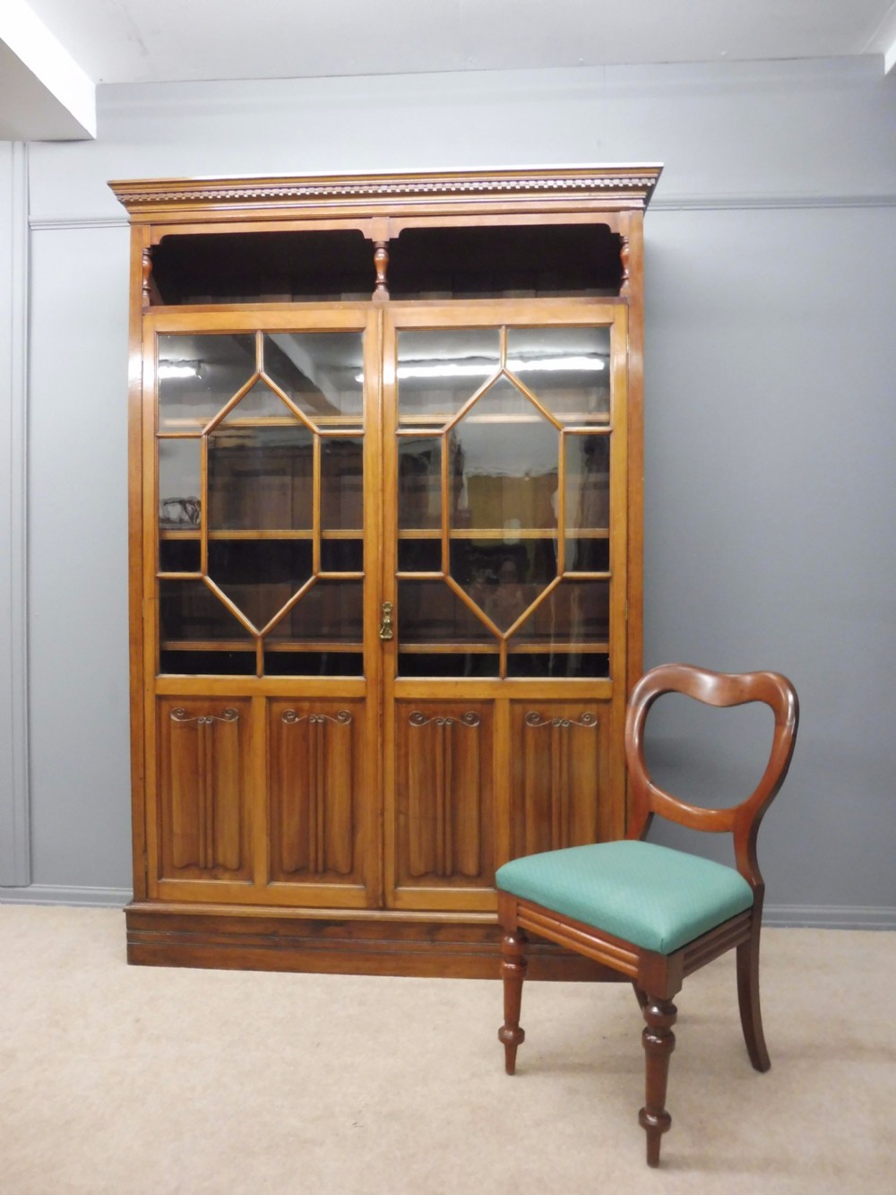 EXCELLENT VICTORIAN MAHOGANY BOOKCASE CIRCA 1900