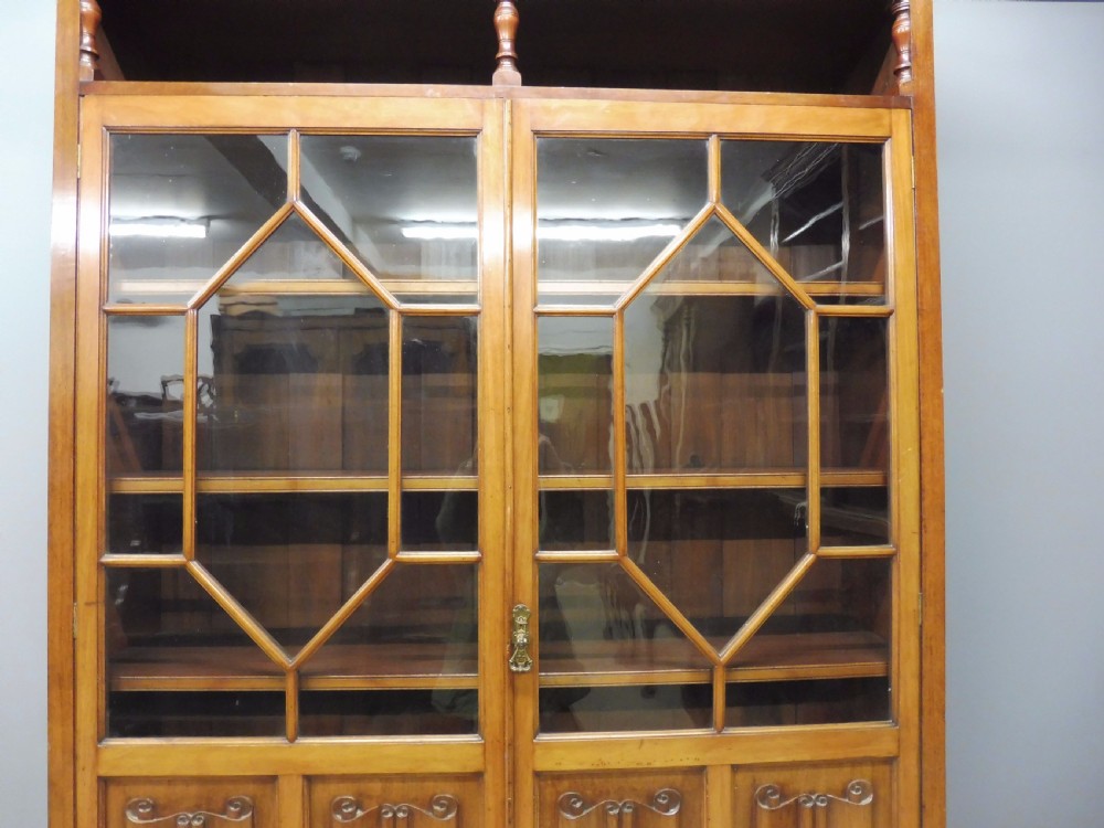 EXCELLENT VICTORIAN MAHOGANY BOOKCASE CIRCA 1900 View IV