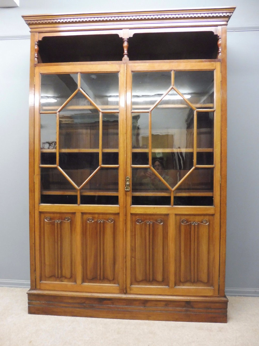 EXCELLENT VICTORIAN MAHOGANY BOOKCASE CIRCA 1900 View VI
