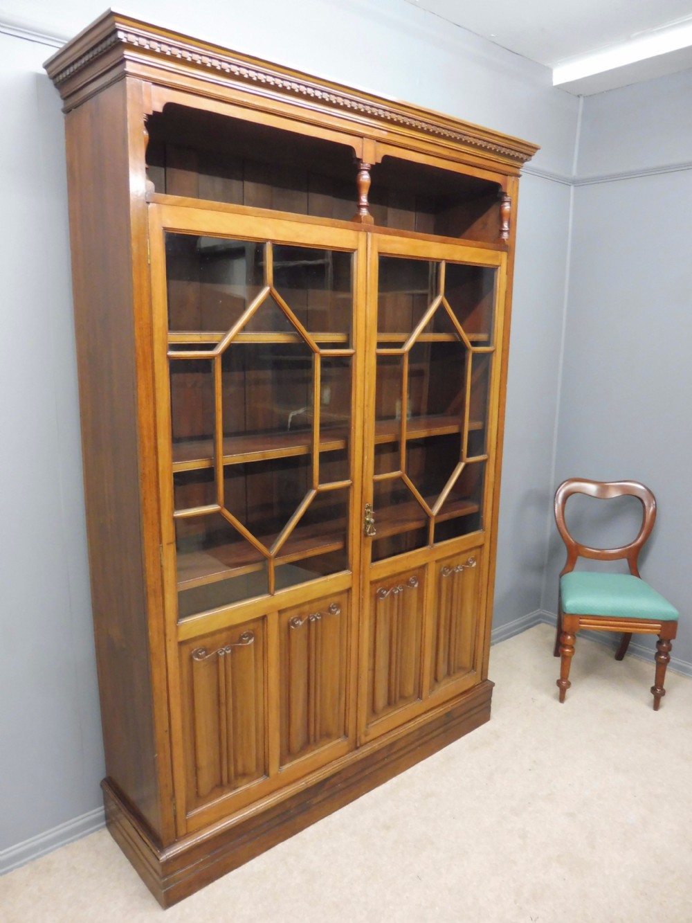 EXCELLENT VICTORIAN MAHOGANY BOOKCASE CIRCA 1900 View VIII