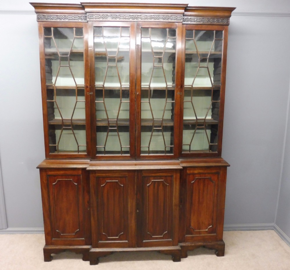 VICTORIAN MAHOGANY BREAKFRONT GLAZED BOOKCASE CIRCA 1900 View II