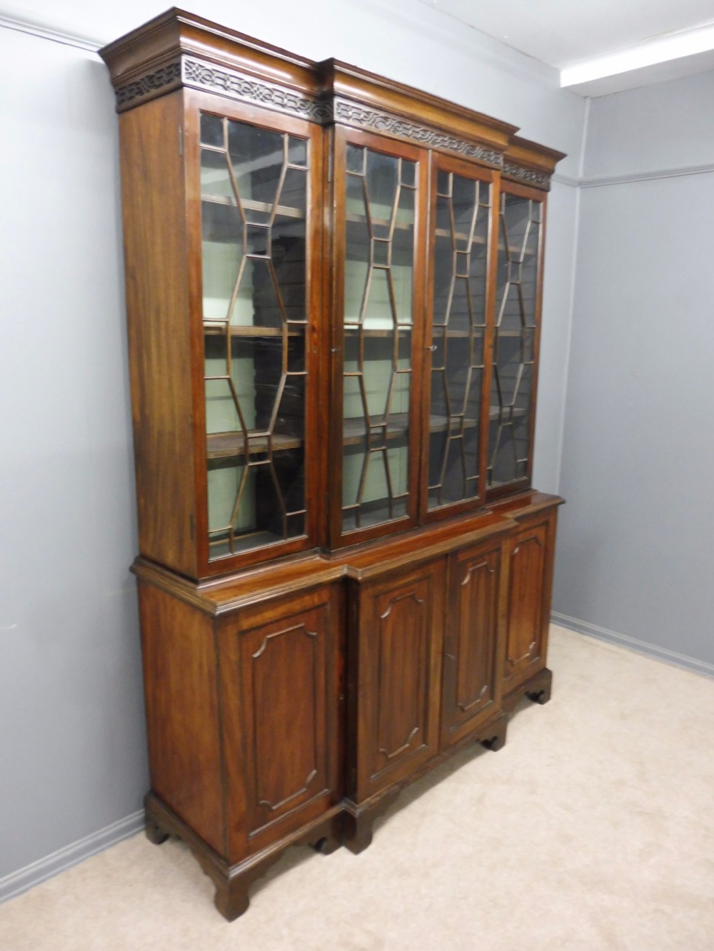 VICTORIAN MAHOGANY BREAKFRONT GLAZED BOOKCASE CIRCA 1900 View III
