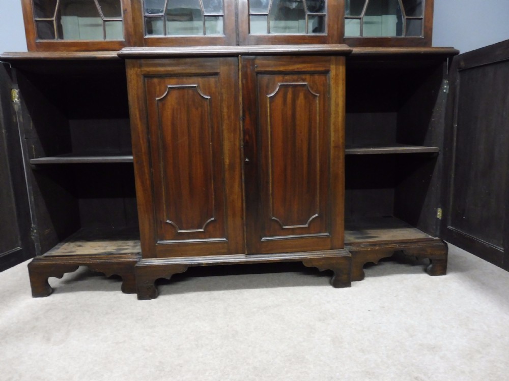 VICTORIAN MAHOGANY BREAKFRONT GLAZED BOOKCASE CIRCA 1900 View VIII