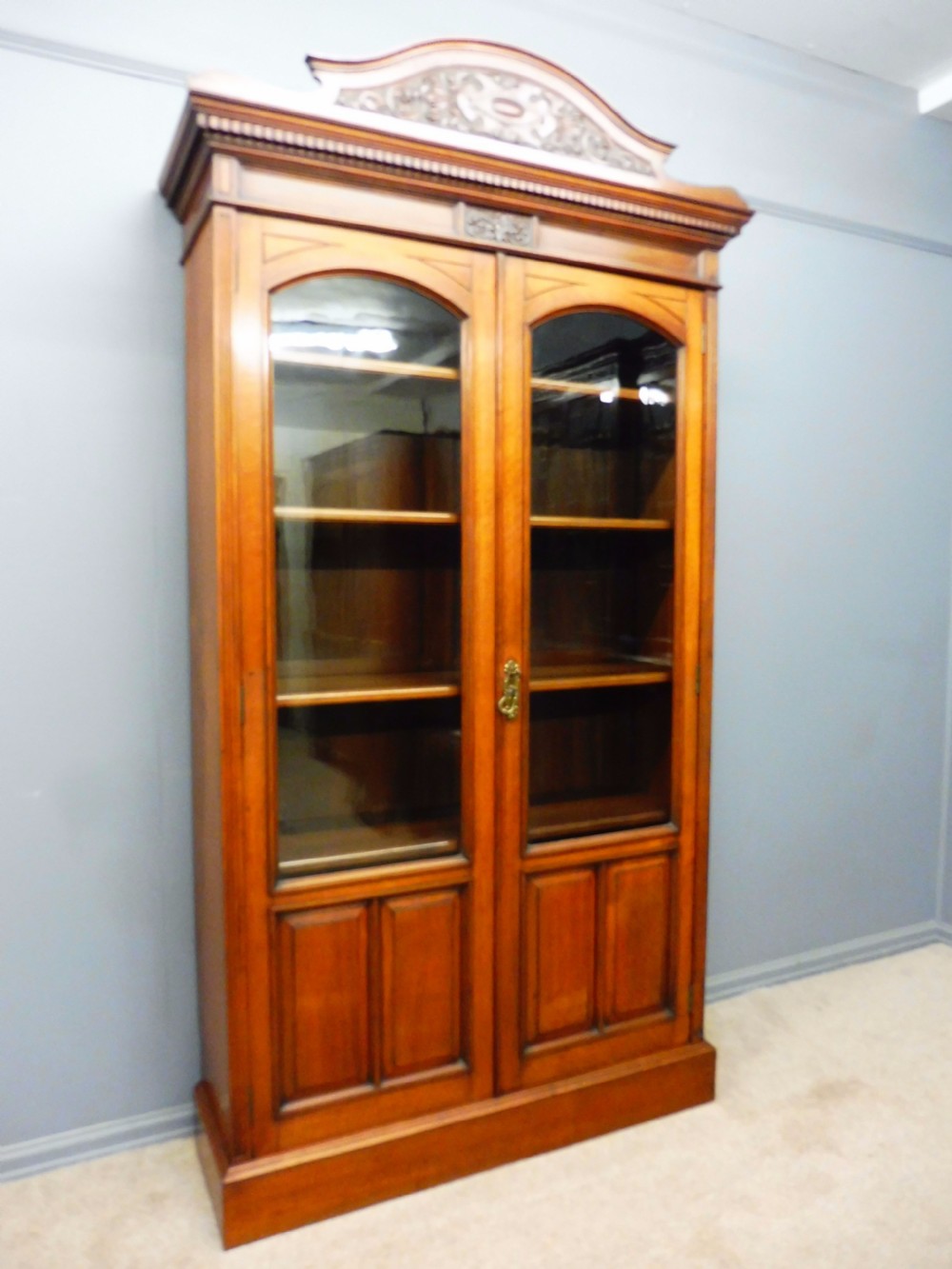 19TH CENTURY WALNUT BOOKCASE