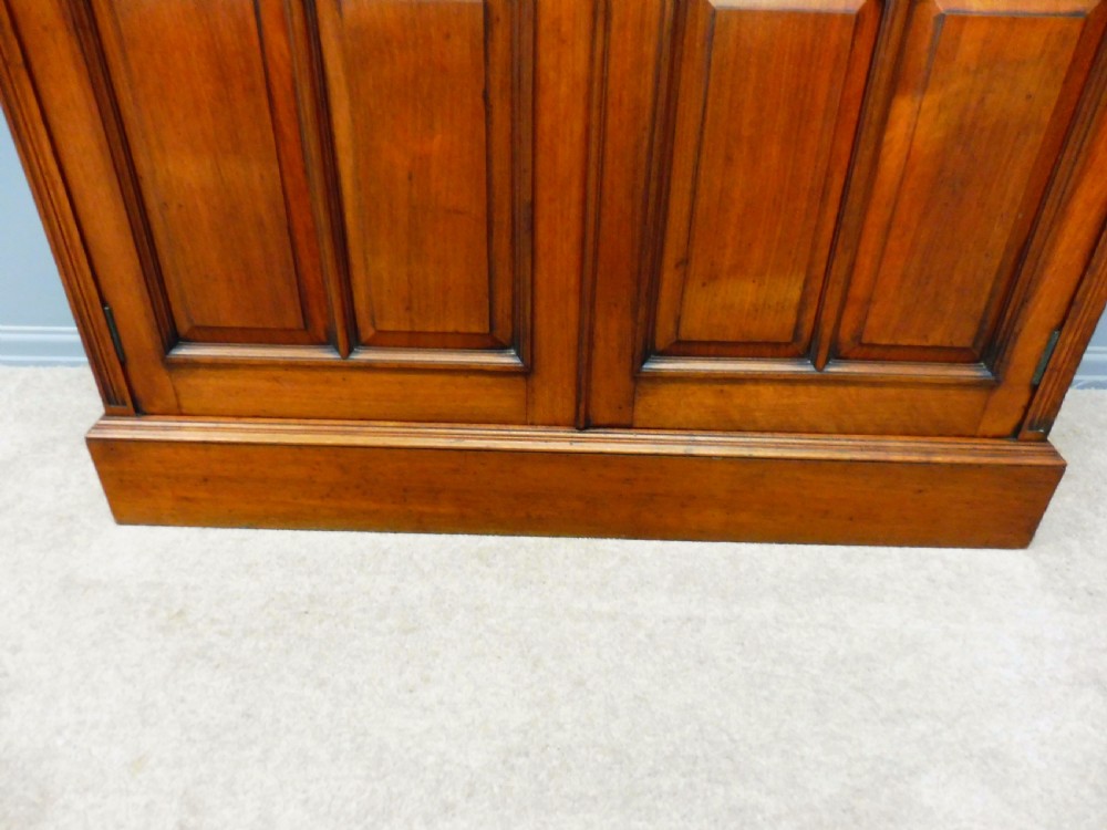 19TH CENTURY WALNUT BOOKCASE View VI