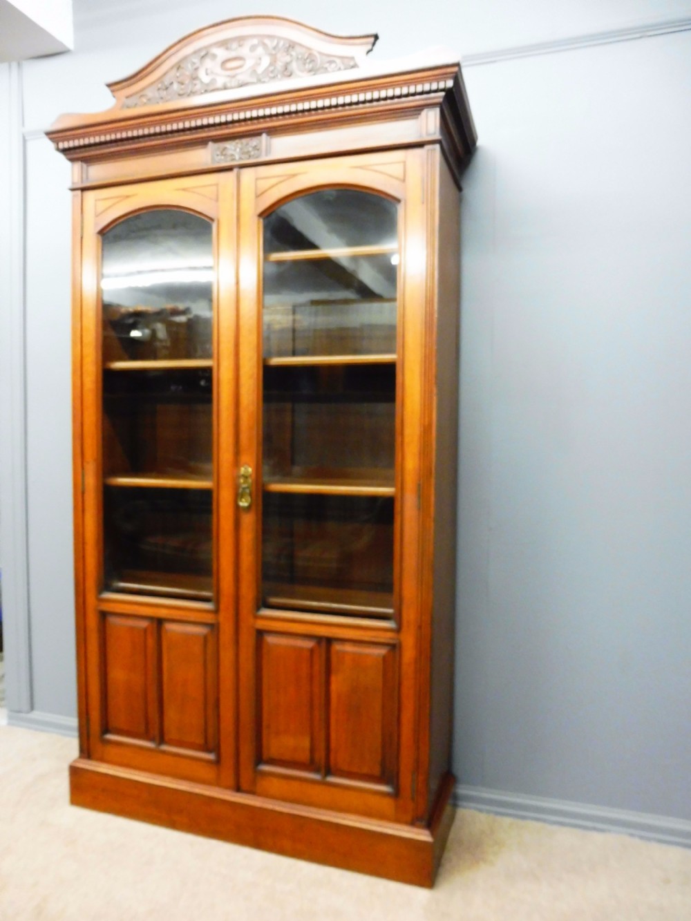 19TH CENTURY WALNUT BOOKCASE View VIII
