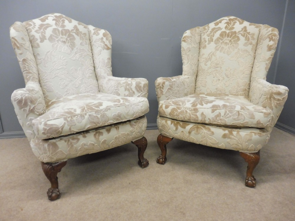 CLASSIC PAIR OF GEORGIAN STYLE ARMCHAIRS CIRCA 1920