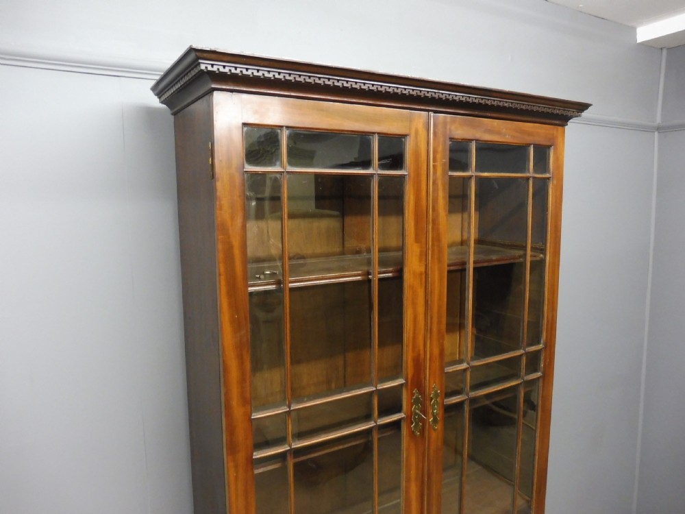 TALL ELEGANT 19TH CENTURY MAHOGANY BOOKCASE View II