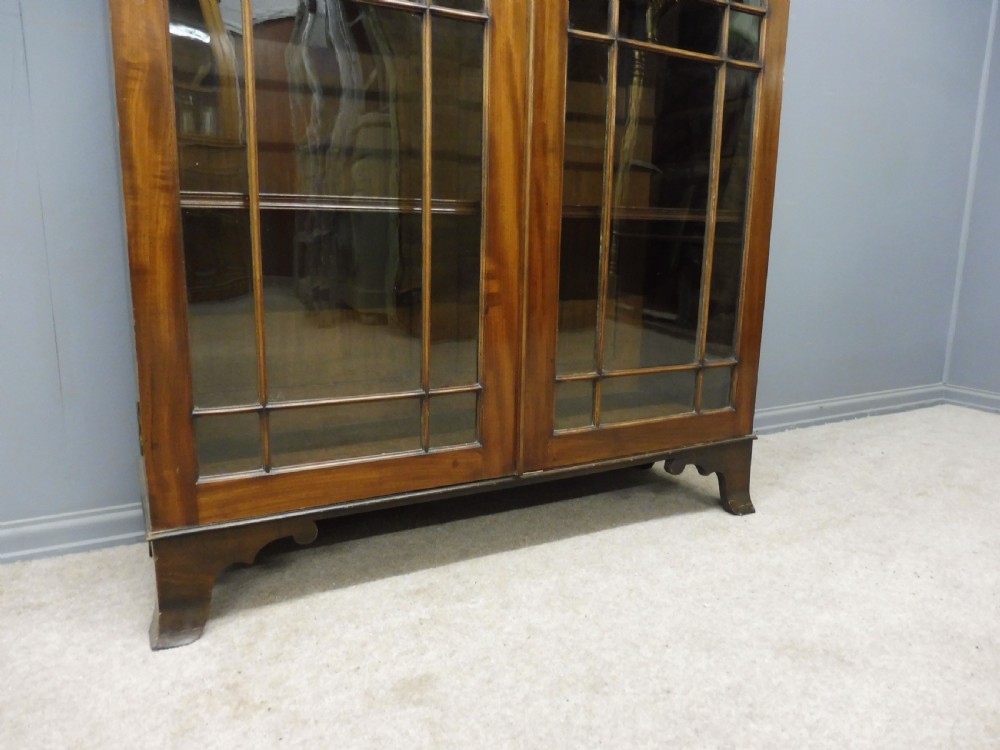 TALL ELEGANT 19TH CENTURY MAHOGANY BOOKCASE View III